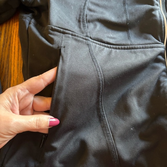 Athleta Twilight Run Jacket Stretch Zip Thumb Holes Pockets Black Size L - Picture 7 of 9